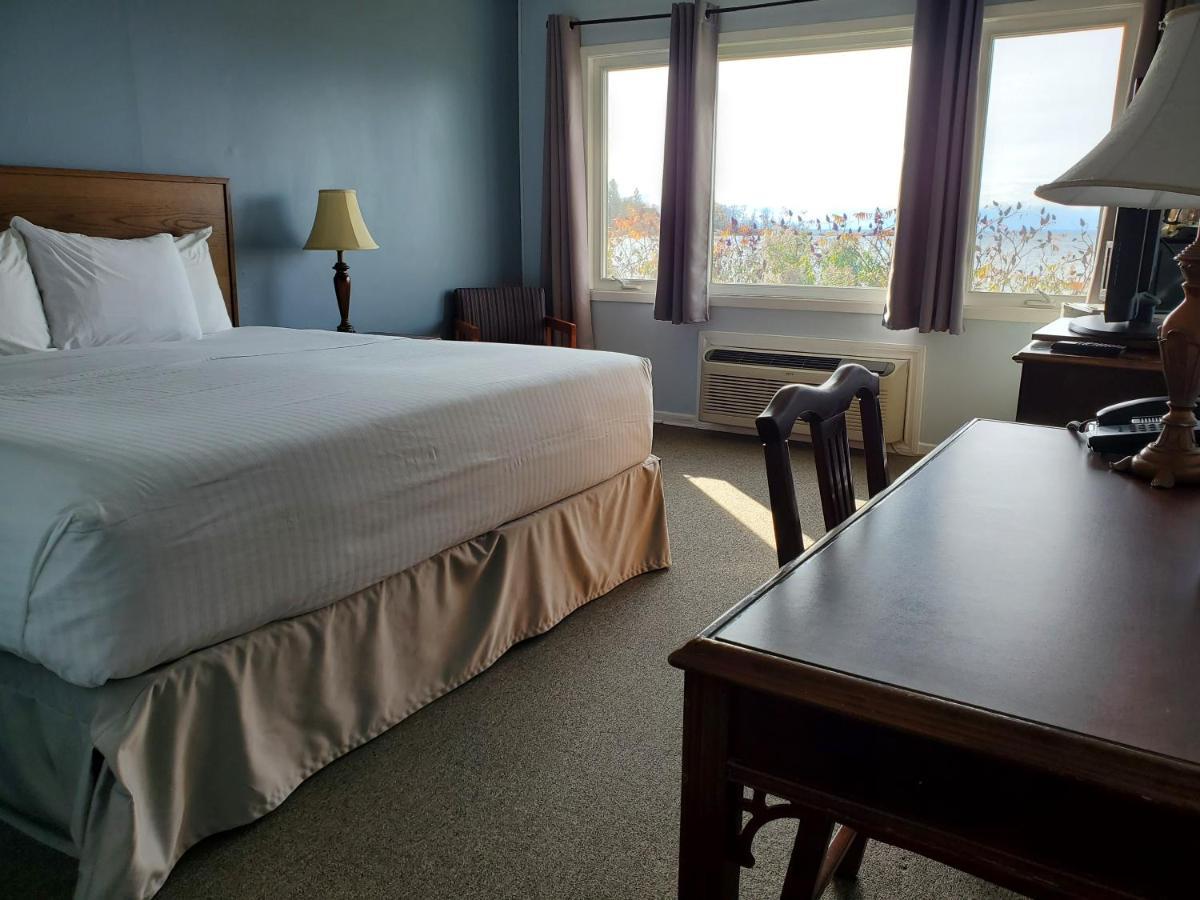 Carolyn Beach Inn Thessalon Екстер'єр фото