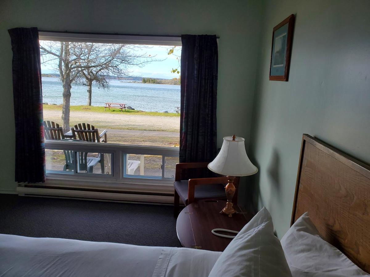 Carolyn Beach Inn Thessalon Екстер'єр фото