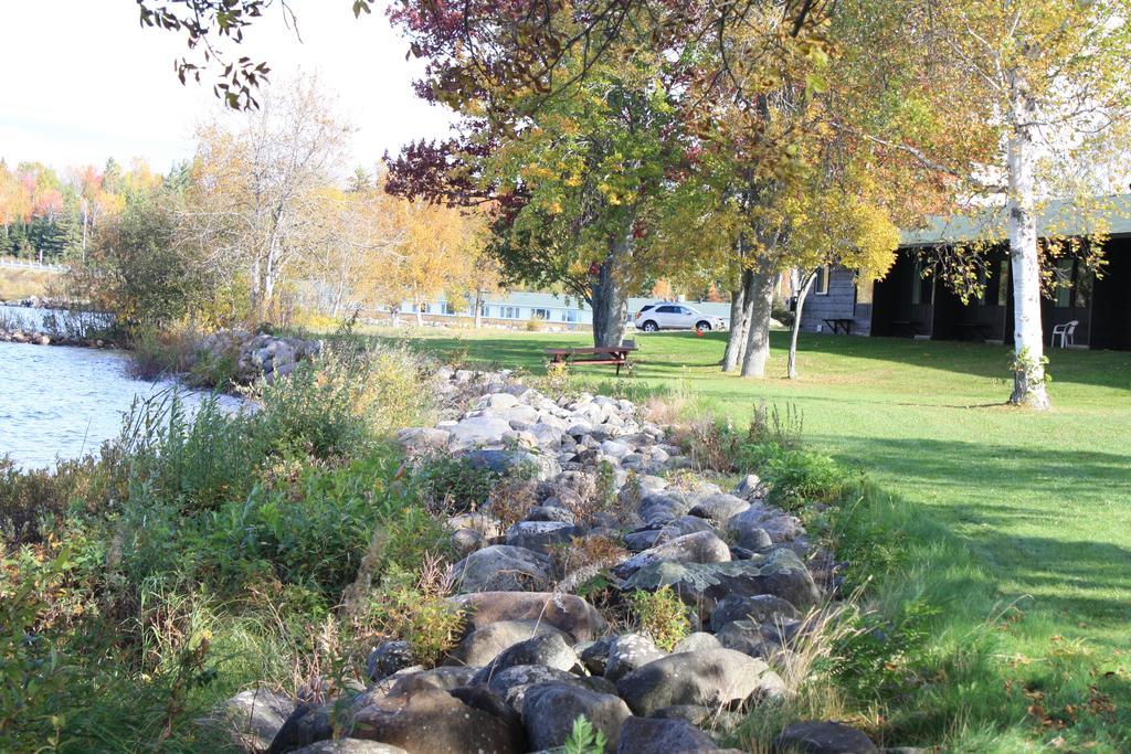 Carolyn Beach Inn Thessalon Екстер'єр фото