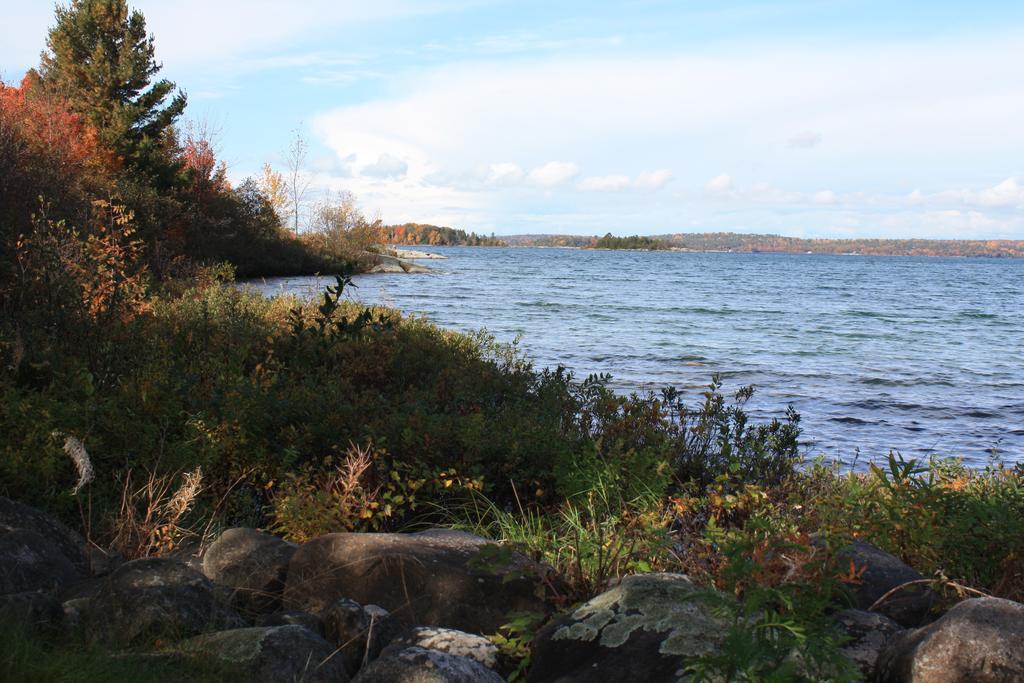 Carolyn Beach Inn Thessalon Екстер'єр фото