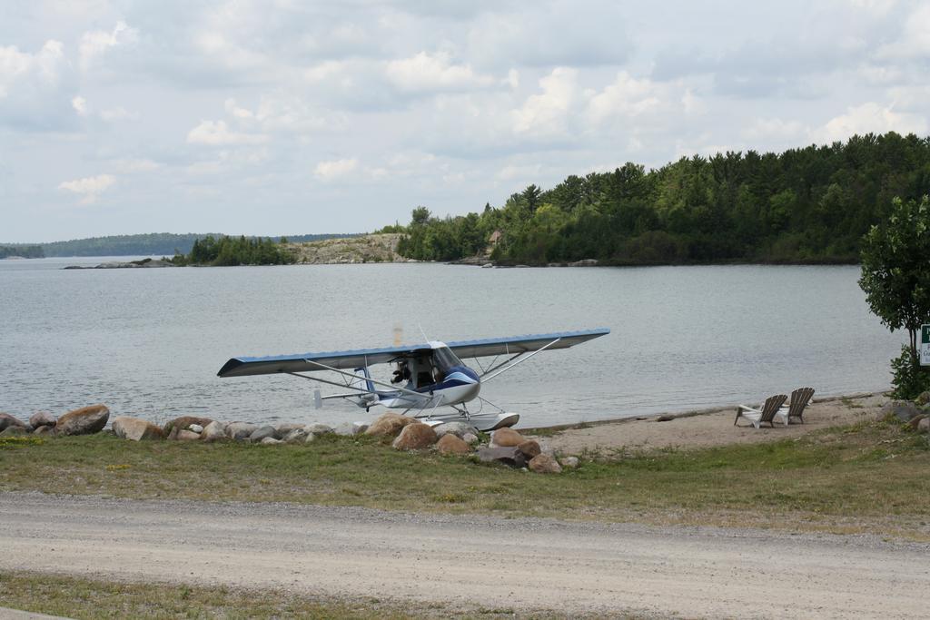 Carolyn Beach Inn Thessalon Екстер'єр фото