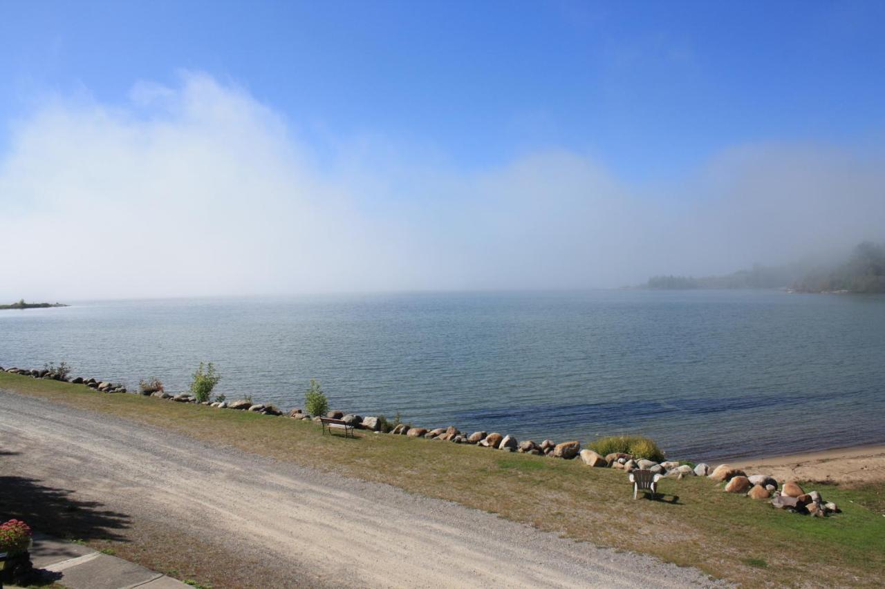 Carolyn Beach Inn Thessalon Екстер'єр фото