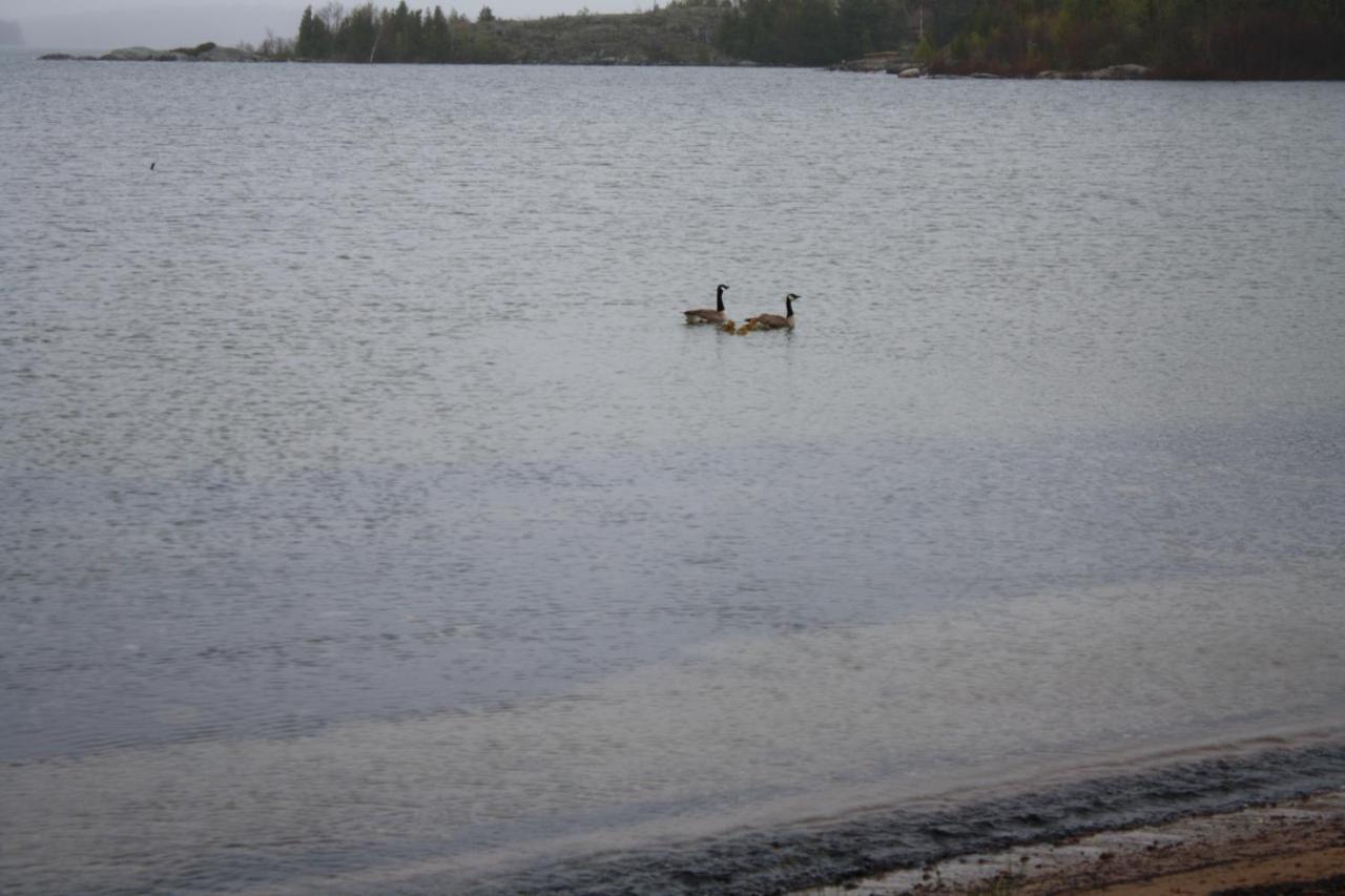 Carolyn Beach Inn Thessalon Екстер'єр фото