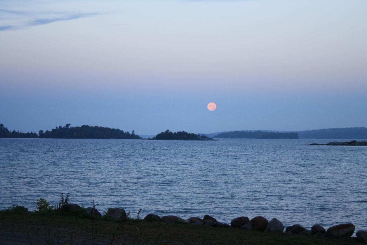 Carolyn Beach Inn Thessalon Екстер'єр фото